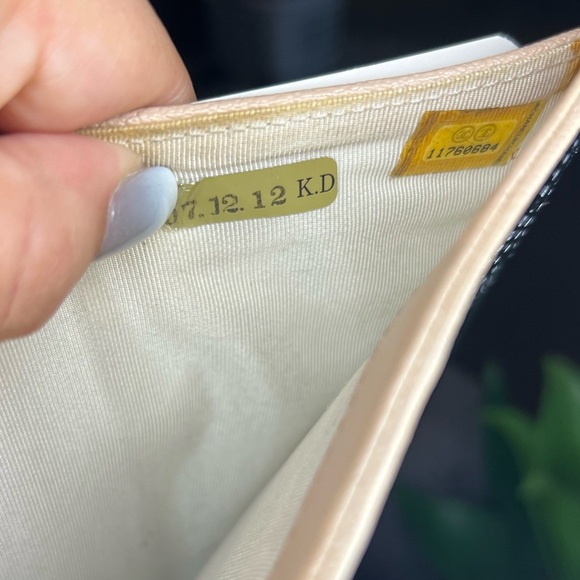 CHANEL Wallet Quilted
CC Logo Black Cream Long Fold Purse / Wallet - Picture 5 of 8